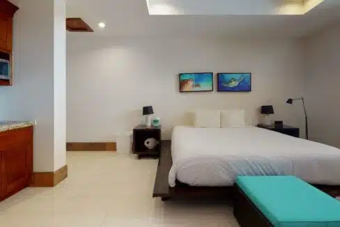 Grand-Caribe-Ocean-Front-Deluxe-BVS22-Bedroom1