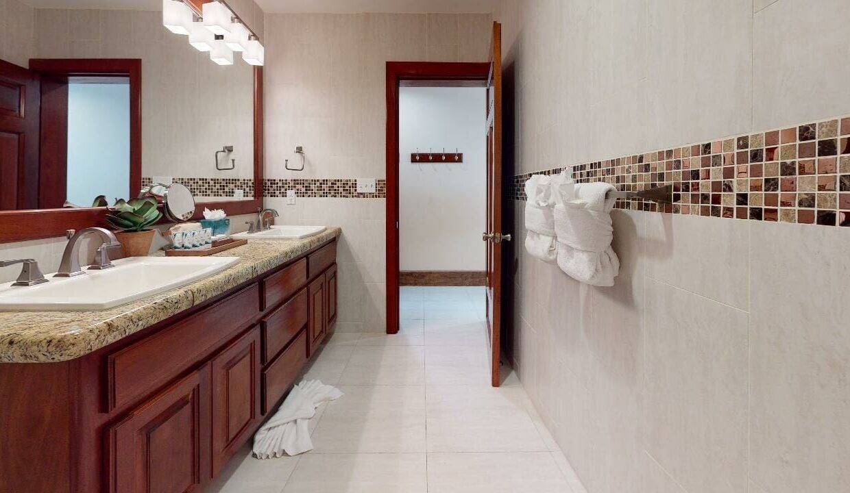 Grand-Caribe-Ocean-Front-Deluxe-BVS22-Bathroom-1240x720