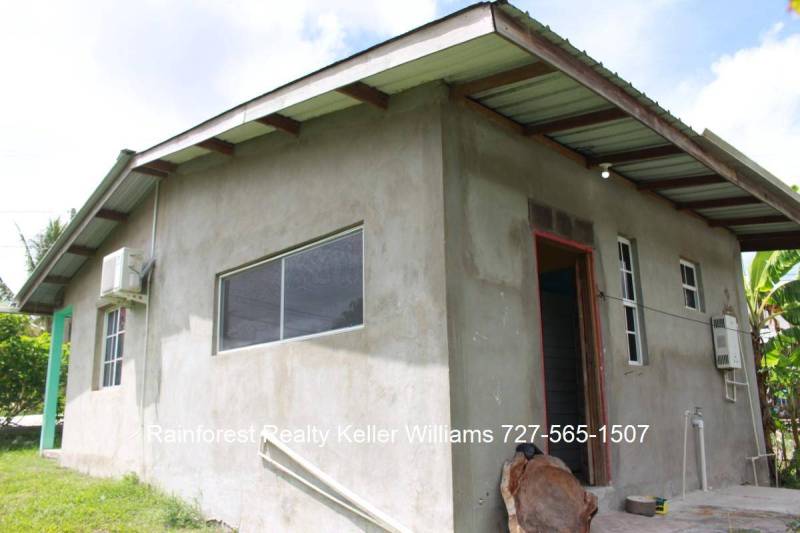Belize-Cozy-Home-For-Sale-in-San-Ignacio1