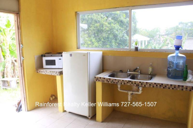 Belize-Cozy-Home-For-Sale-in-San-Ignacio22