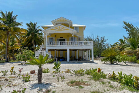 House-in-st-georges-caye-front1
