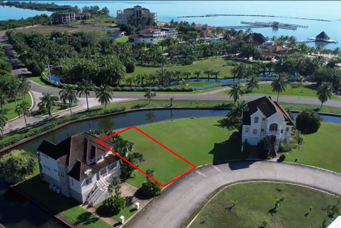 2-spacious-lot-in-the-heart-of-placencia