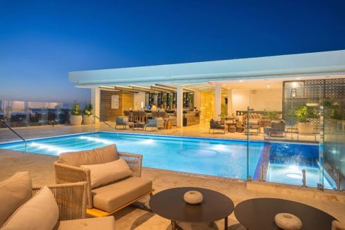 rooftop-pool-lounge