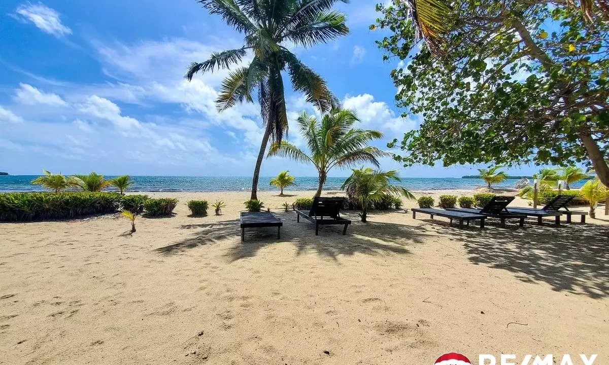 2362_HIbiscusBeachPlacencia091