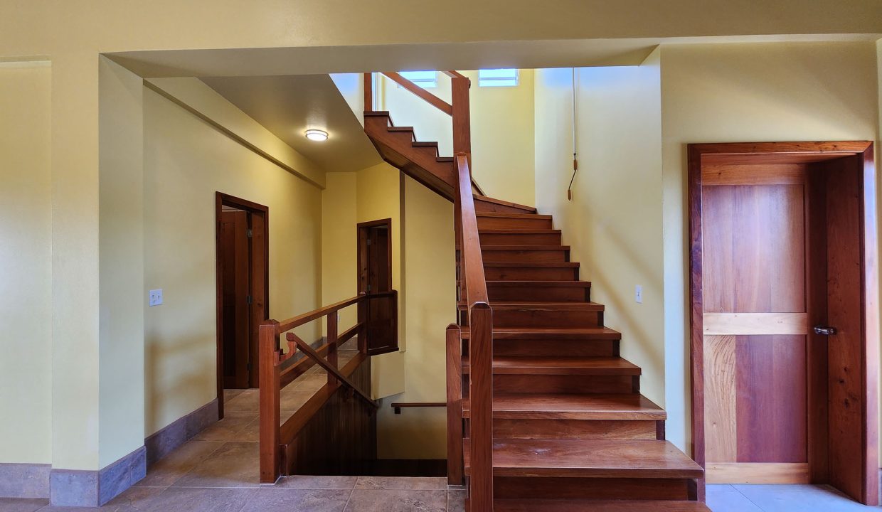 Stairway-to-thirdfloor