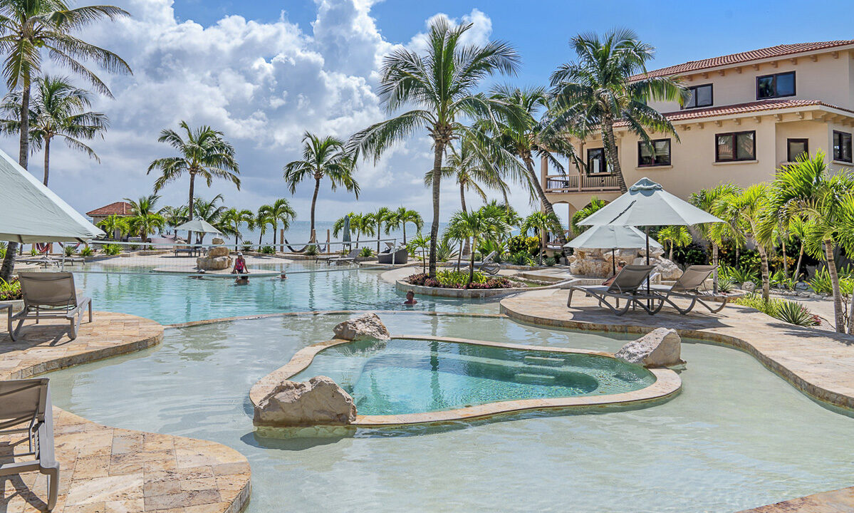 front-pool-and-sea-view-2-web