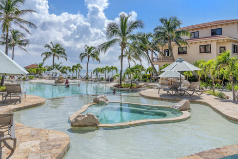 front-pool-and-sea-view-2-web