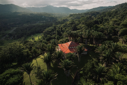 PH0035-Aerial-view-of-house-and-mountains-800x0-c-center