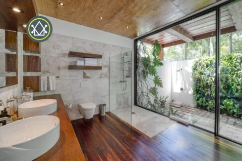 PH0040-bathroom-and-outdoor-shower-scaled-800x0-c-center