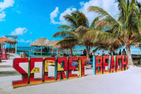 Secret-Beach-Sign-8303