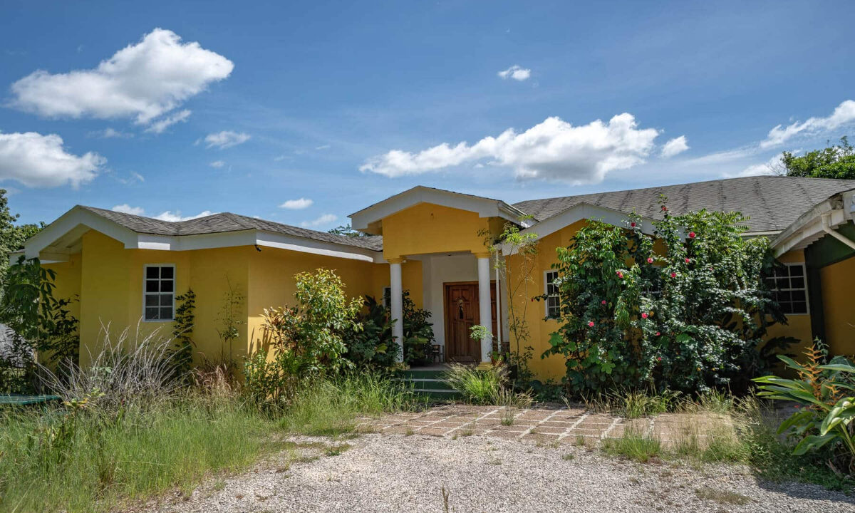 320Bed20320bath20Home20on20620Acres20George20Price20Highway20Belmopan2001