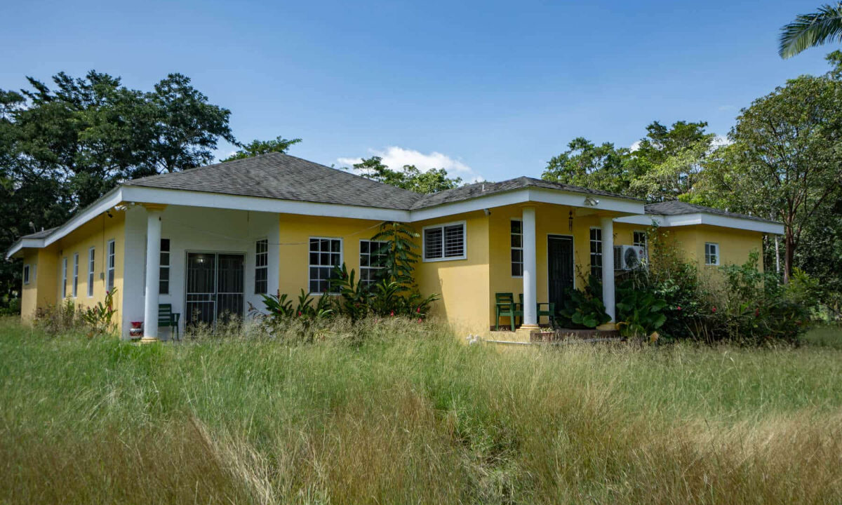 320Bed20320bath20Home20on20620Acres20George20Price20Highway20Belmopan2002
