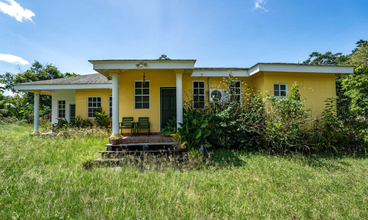320Bed20320bath20Home20on20620Acres20George20Price20Highway20Belmopan2003