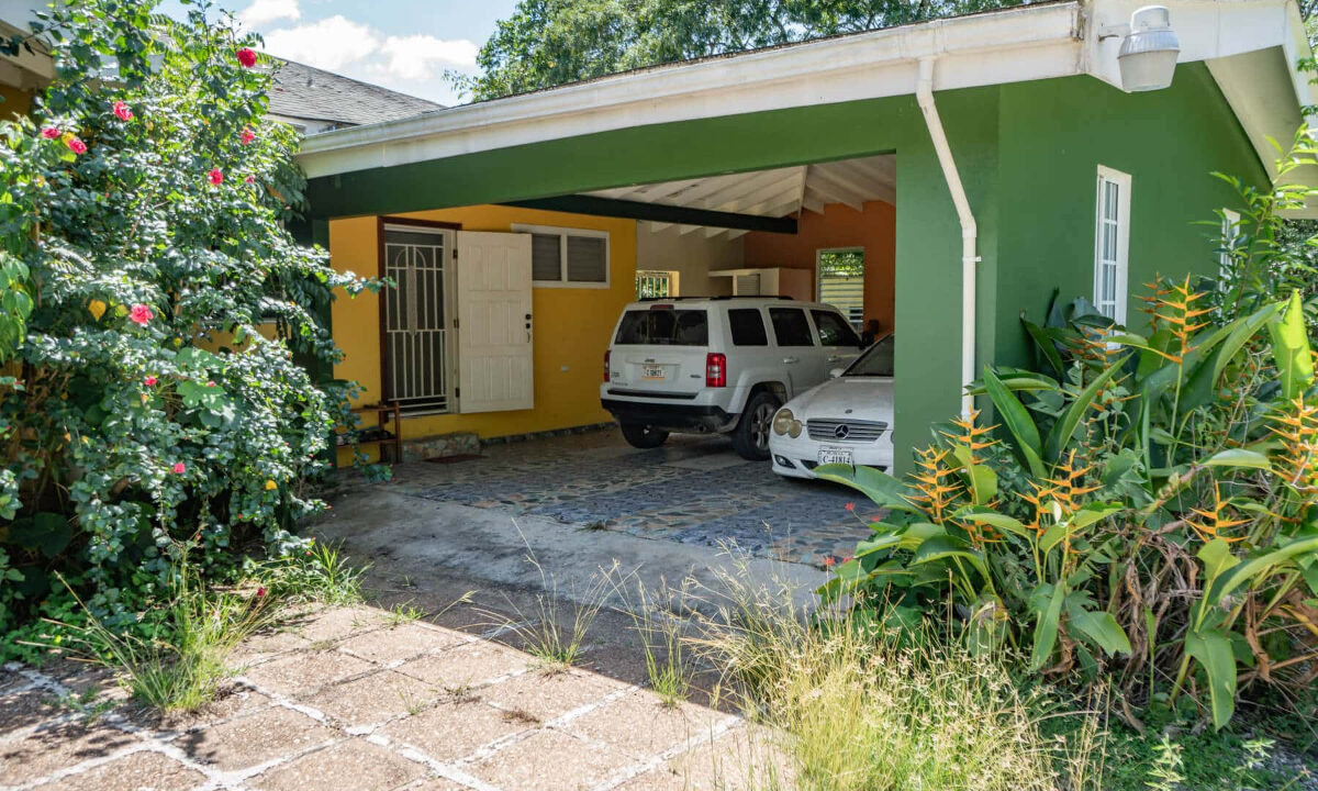 320Bed20320bath20Home20on20620Acres20George20Price20Highway20Belmopan2004