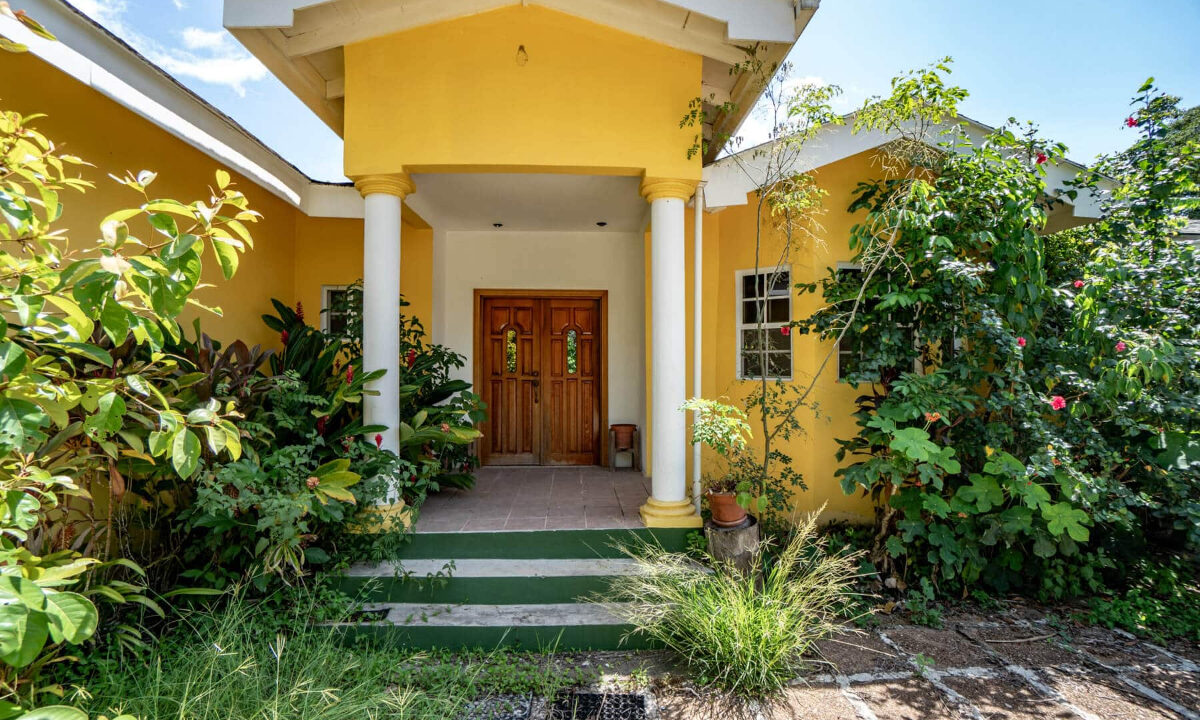 320Bed20320bath20Home20on20620Acres20George20Price20Highway20Belmopan2005