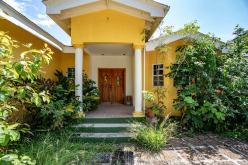 320Bed20320bath20Home20on20620Acres20George20Price20Highway20Belmopan2005