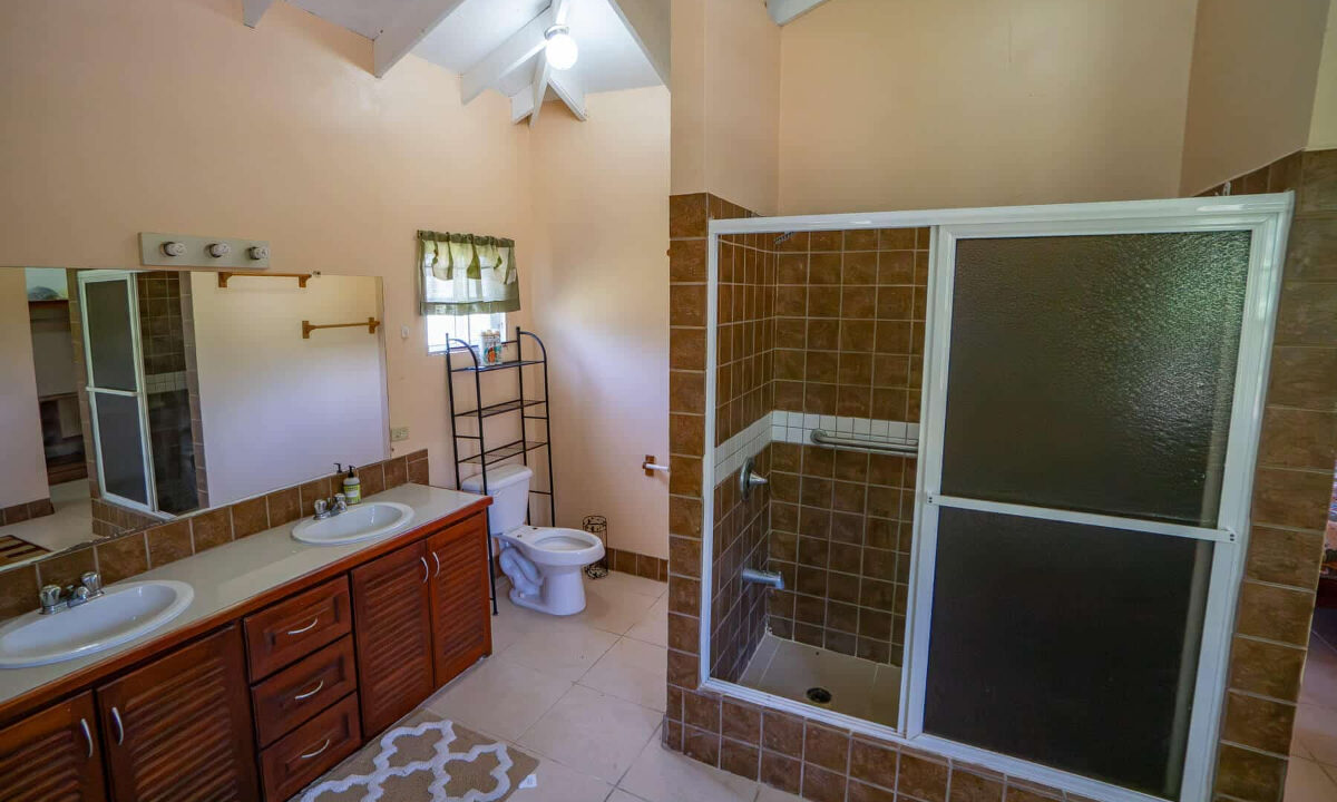 320Bed20320bath20Home20on20620Acres20George20Price20Highway20Belmopan2042