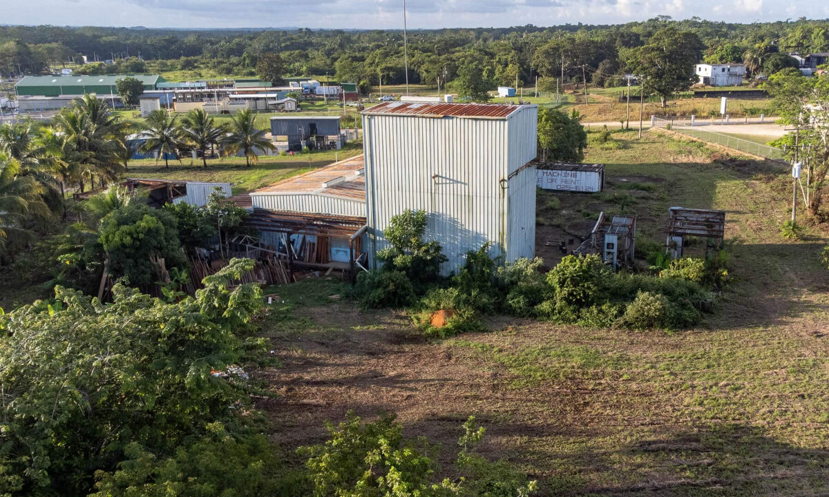 Industrial20Warehouse20Facility20on20220and20a20Half20Acres20in20Belmopan20Belize2005