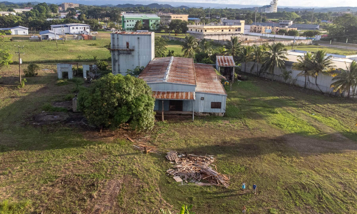 Industrial20Warehouse20Facility20on20220and20a20Half20Acres20in20Belmopan20Belize2007