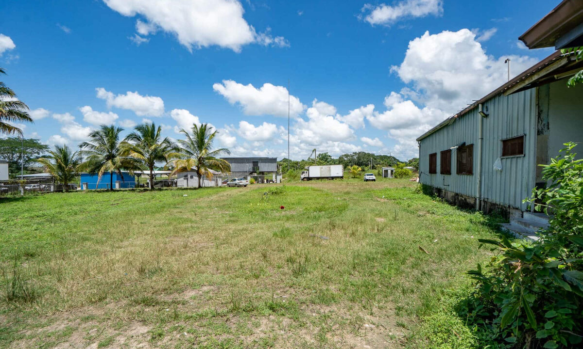 Industrial20Warehouse20Facility20on20220and20a20Half20Acres20in20Belmopan20Belize2011