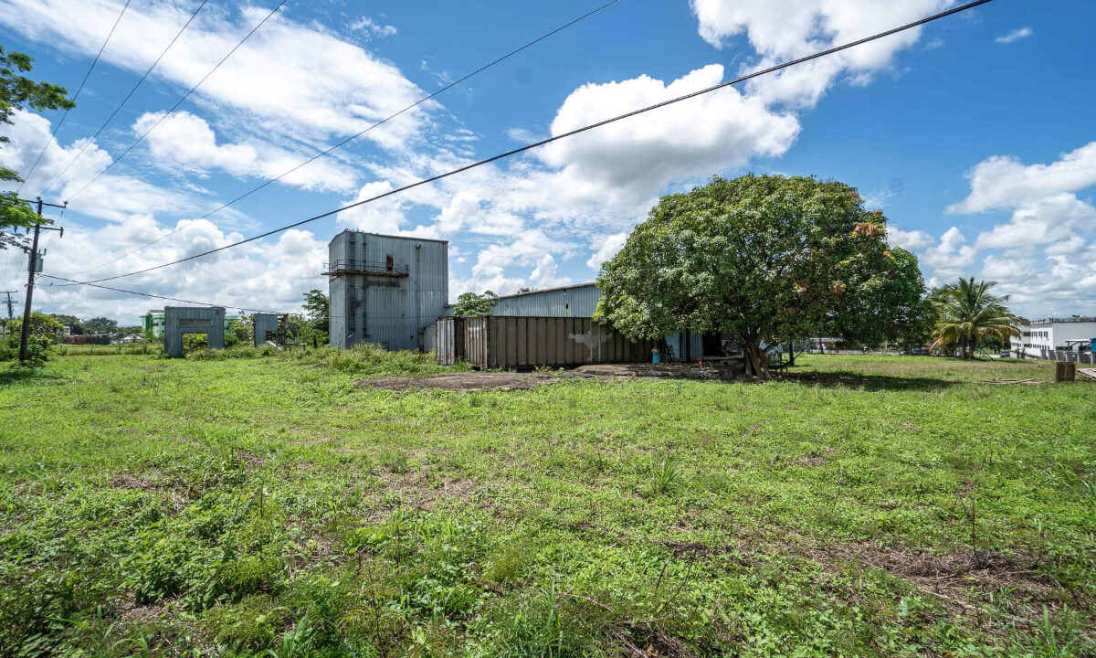 Industrial20Warehouse20Facility20on20220and20a20Half20Acres20in20Belmopan20Belize2012-1