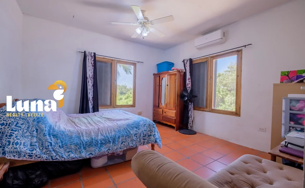 13.-terris-bedroom_-1170x785