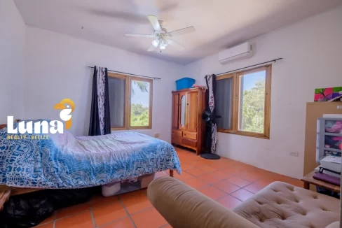 13.-terris-bedroom_-1170x785