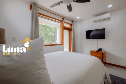 2.-F100-Bedroom_