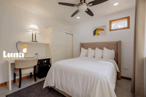 3.-F100-Room