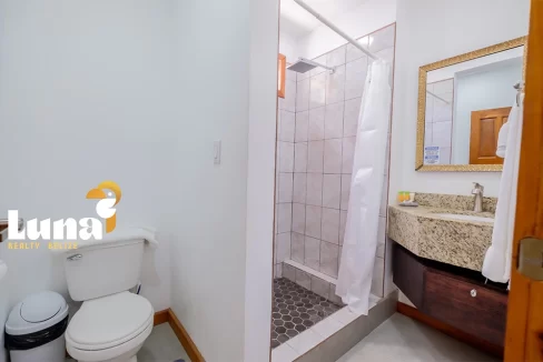 5.-F103-bathroom