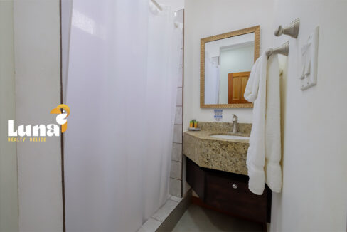 6_-GB-F203-Bathroom