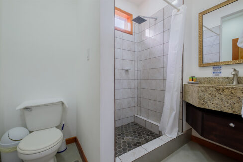7_-GB-F203-Bathroom2