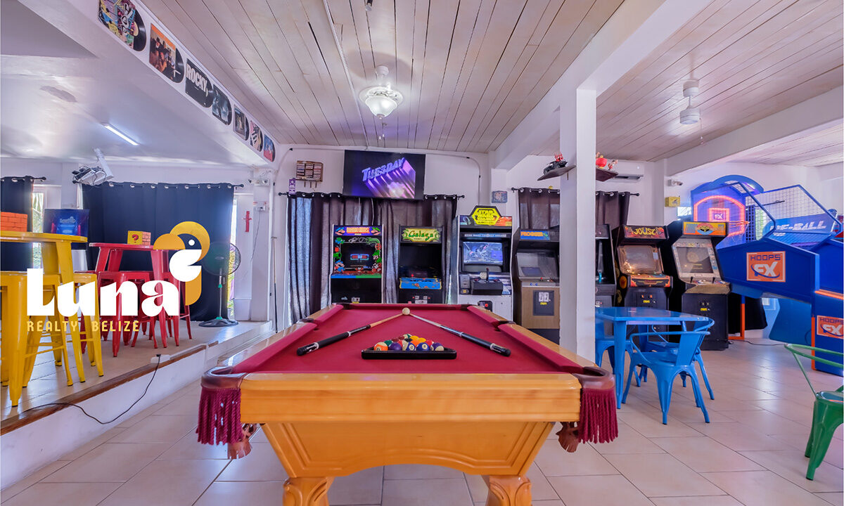 Barcade-Pool-table