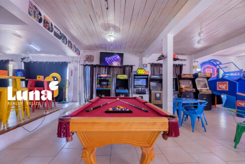 Barcade-Pool-table