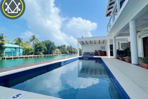 PH0043-Pool-1740x960-c-center