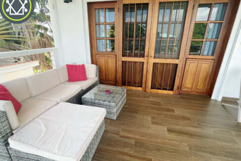 PH0043-outdoor-sitting-area-scaled-1740x960-c-center