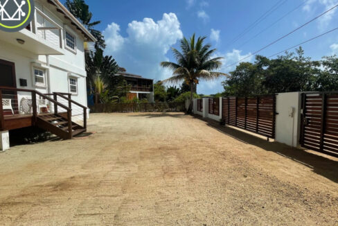 PH0043-yard-space-scaled-1740x960-c-center