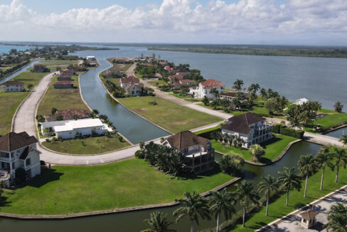 lagoonfront-deluxe-lot