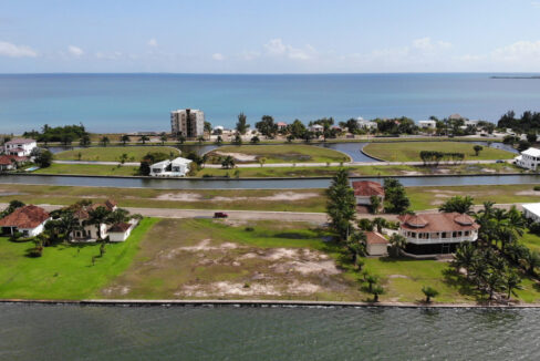 luxury-lagoon-front-lot