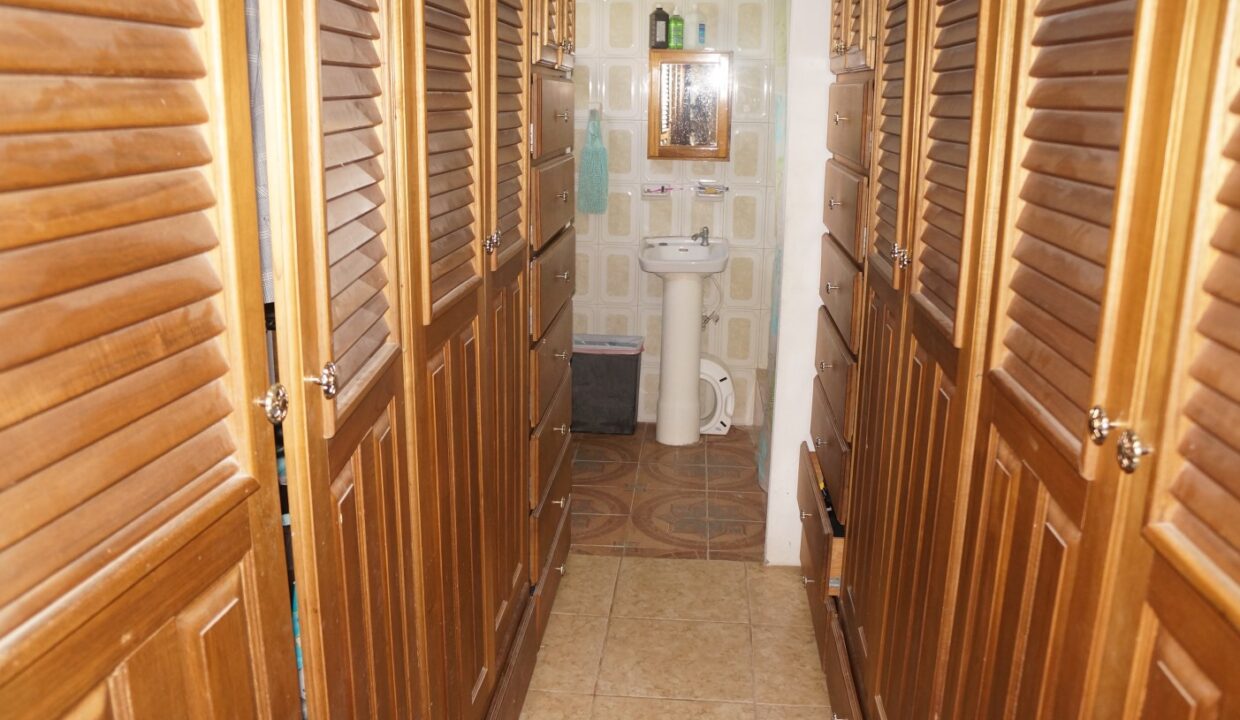 100011445051-dsc08262