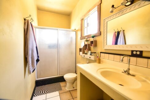 100011445067-bathroom1
