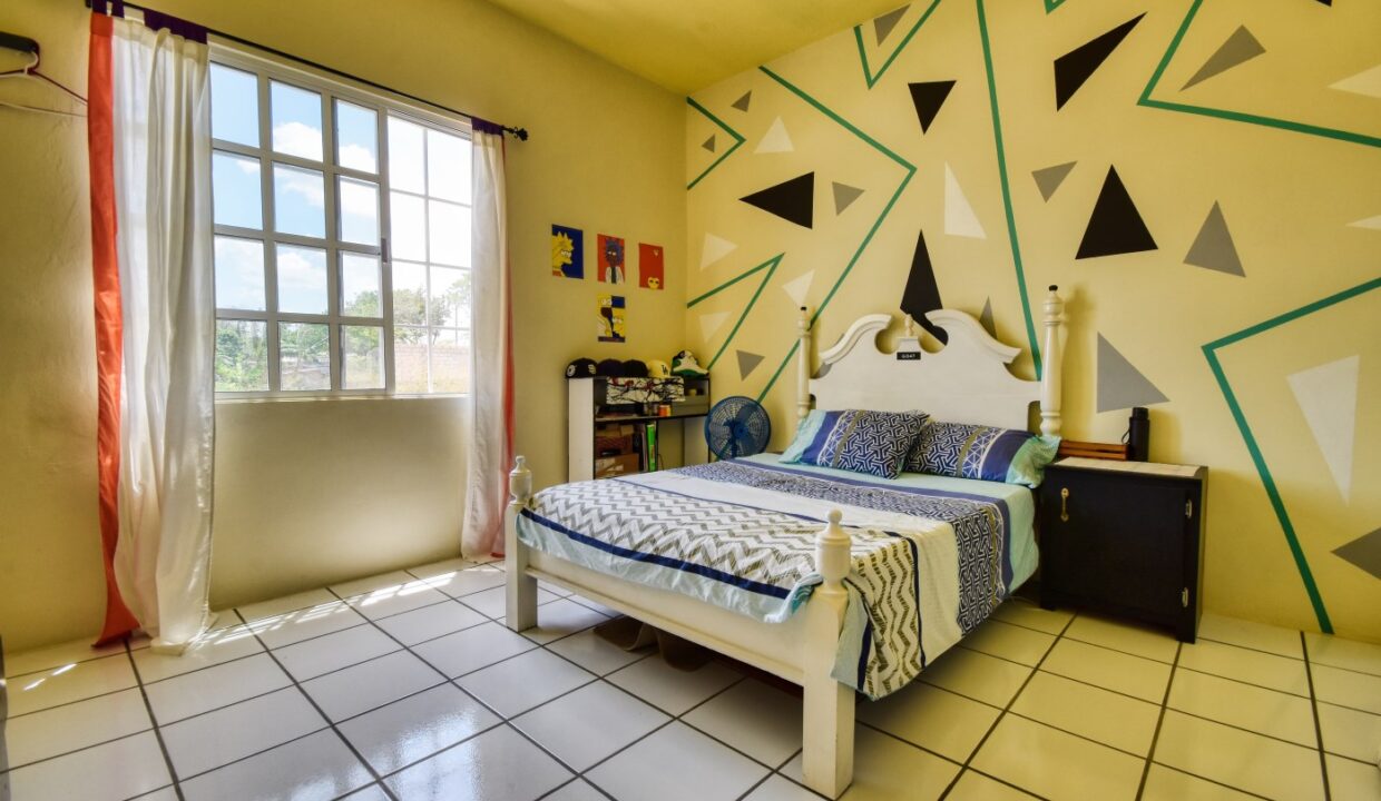 100011445067-room1