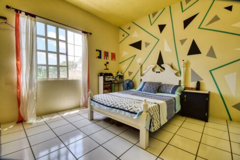 100011445067-room1