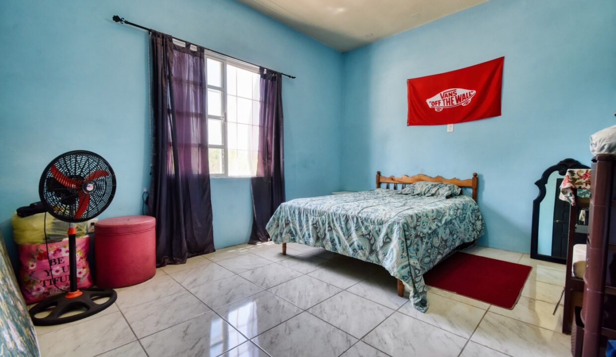 100011445067-room2
