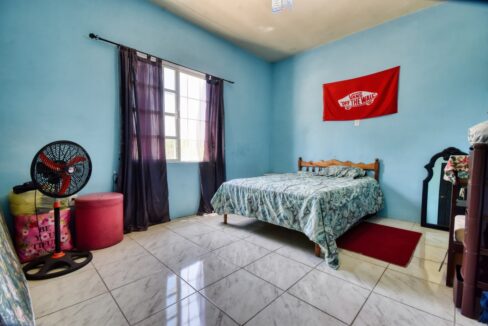 100011445067-room2