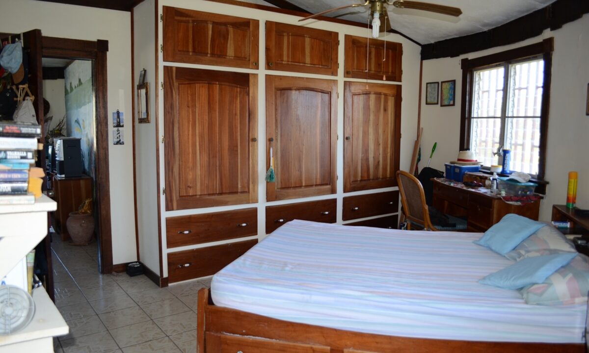 1022_6bedroom1