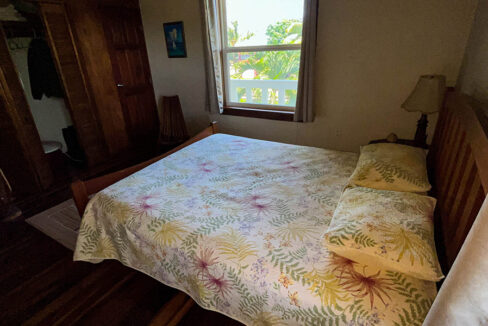 11-canal-home-in-Placencia-village