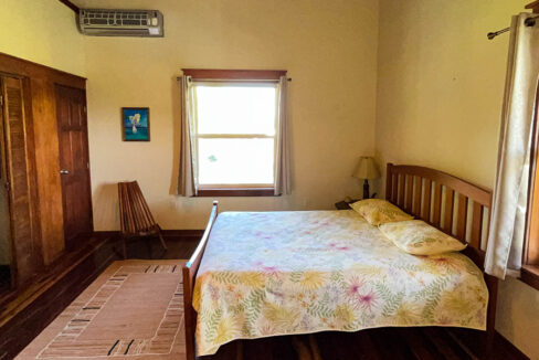 12-canal-home-in-Placencia-village