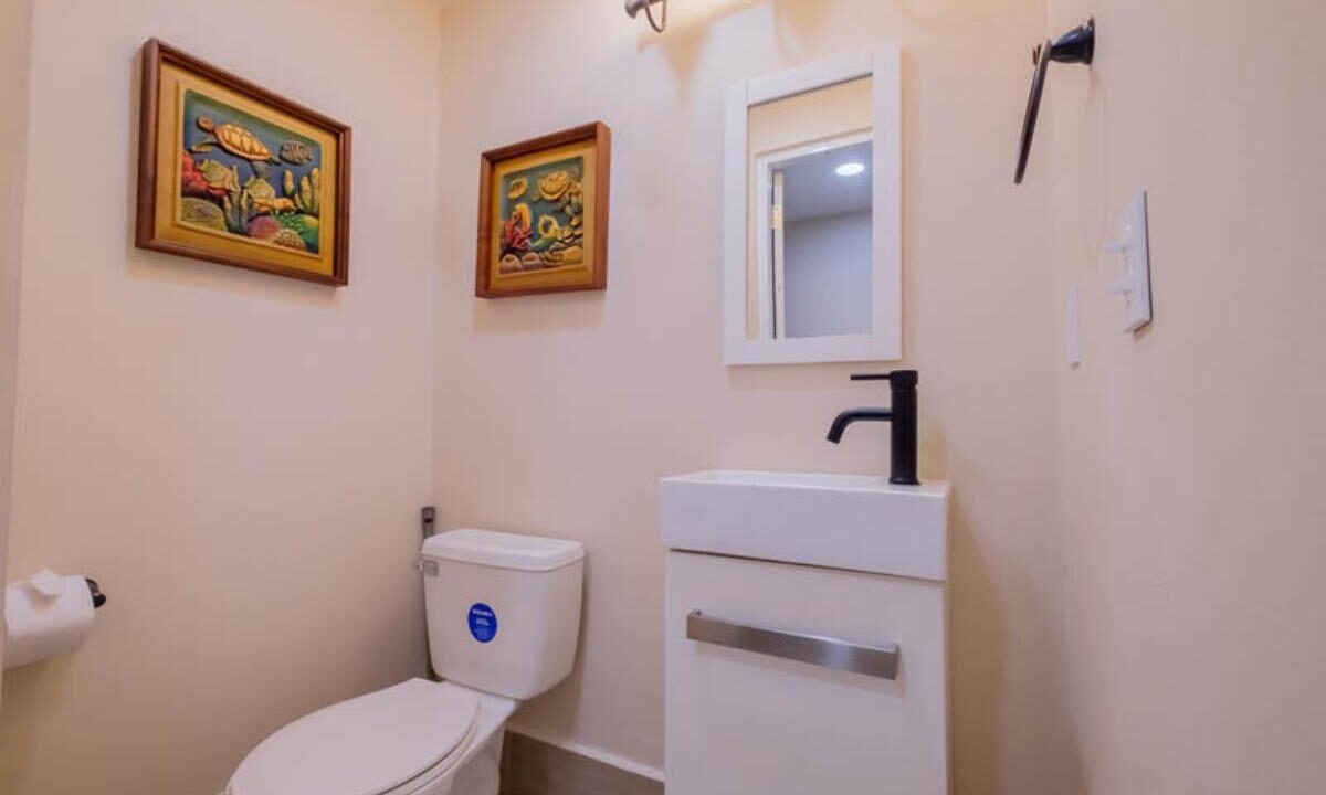 13-Coconuts-Penthouse-sale-Half-Bath