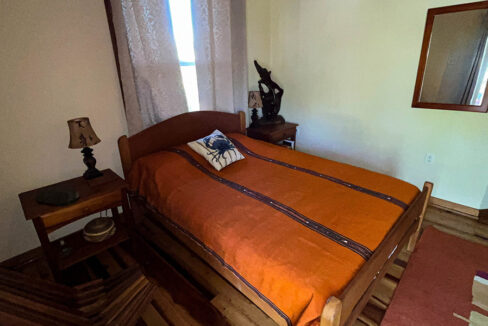 14-canal-home-in-Placencia-village